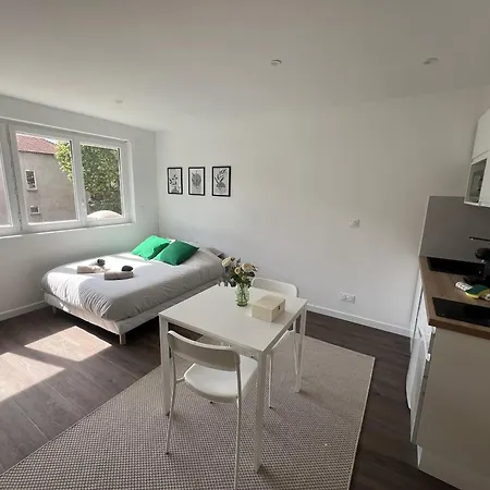 Claire Apartment *