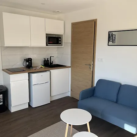 Claire * Valence (Drome)