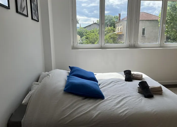 Claire * Valence (Drome)