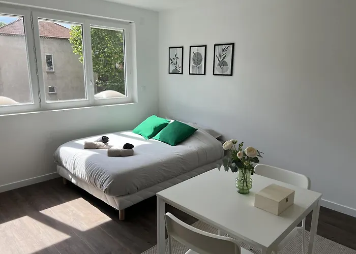 Claire * Valence (Drome)